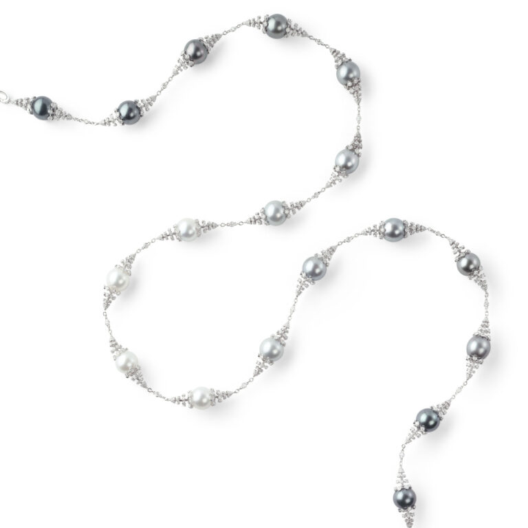Notturno collection necklace in white gold with South Sea and Tahiti pearls and diamonds