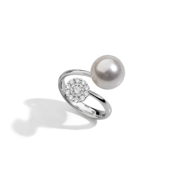 My song ring with freshwater pearls and diamonds