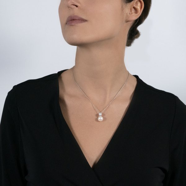 The model wears the my song pendant with freshwater pearl and diamonds
