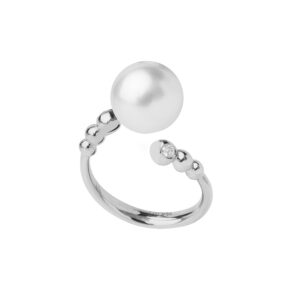 Perlage ring with freshwater pearl and diamonds