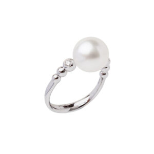 Perlage collection ring with freshwater pearls and diamonds