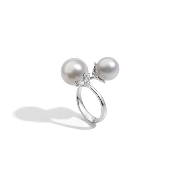 Stardust ring with south sea pearls and diamonds