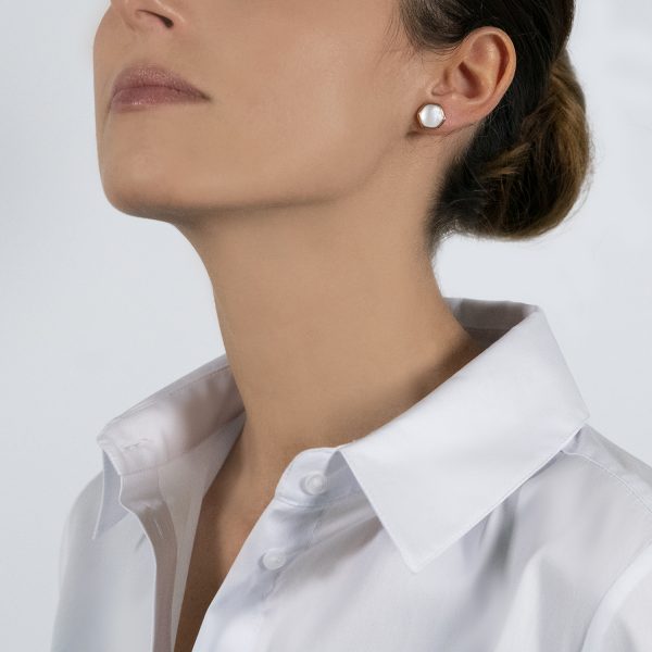 The model wears Venus collection earrings with freshwater pearls mother of pearl and diamonds