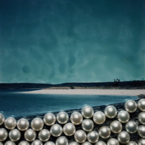 Artistic photo with South Sea pearl Pictures by Giovanni Gastel