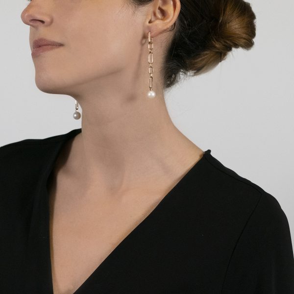 The model wears Aurum earrings with Freshwater pearls and diamonds