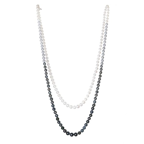 Long necklace with freshwater pearls