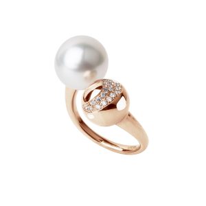 Night Fever collection ring with South Sea pearl and diamonds
