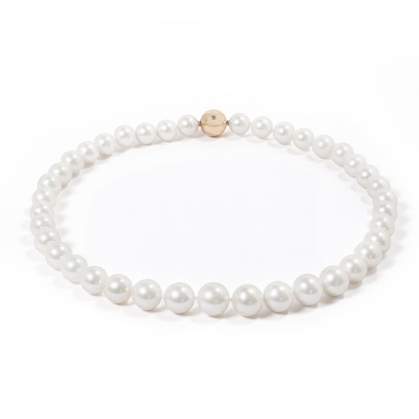 Necklace with freshwater pearls and clasp in rose gold and diamonds