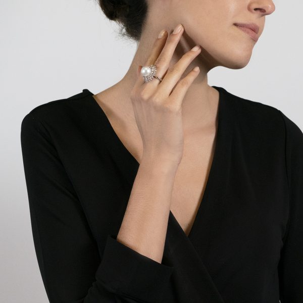 The model wears Stardust ring with South Sea pearl and diamonds