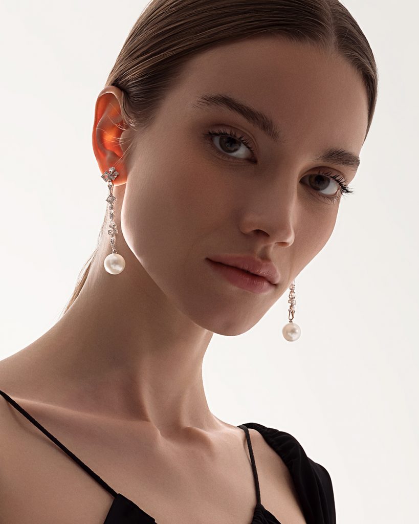 The model wears Mirò earrings with South Sea pearls and diamonds