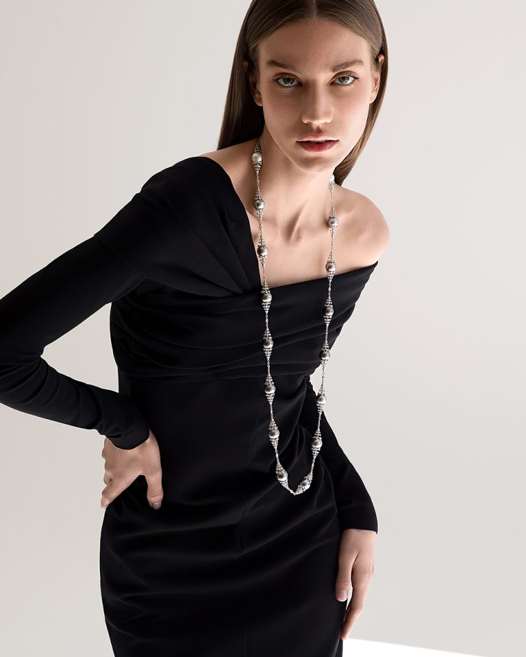 The model wears Notturno long necklace with South Sea and Tahiti pearls and diamonds